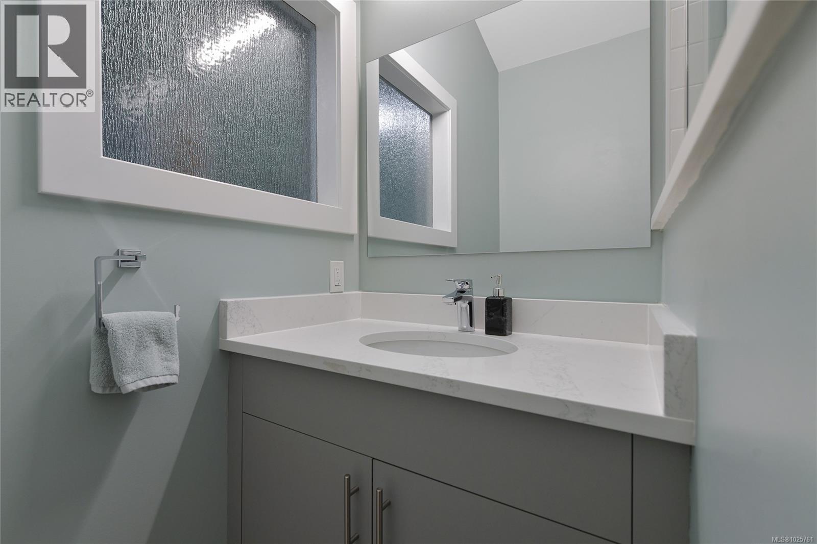 16995 Wickanninish Rd, Port Renfrew