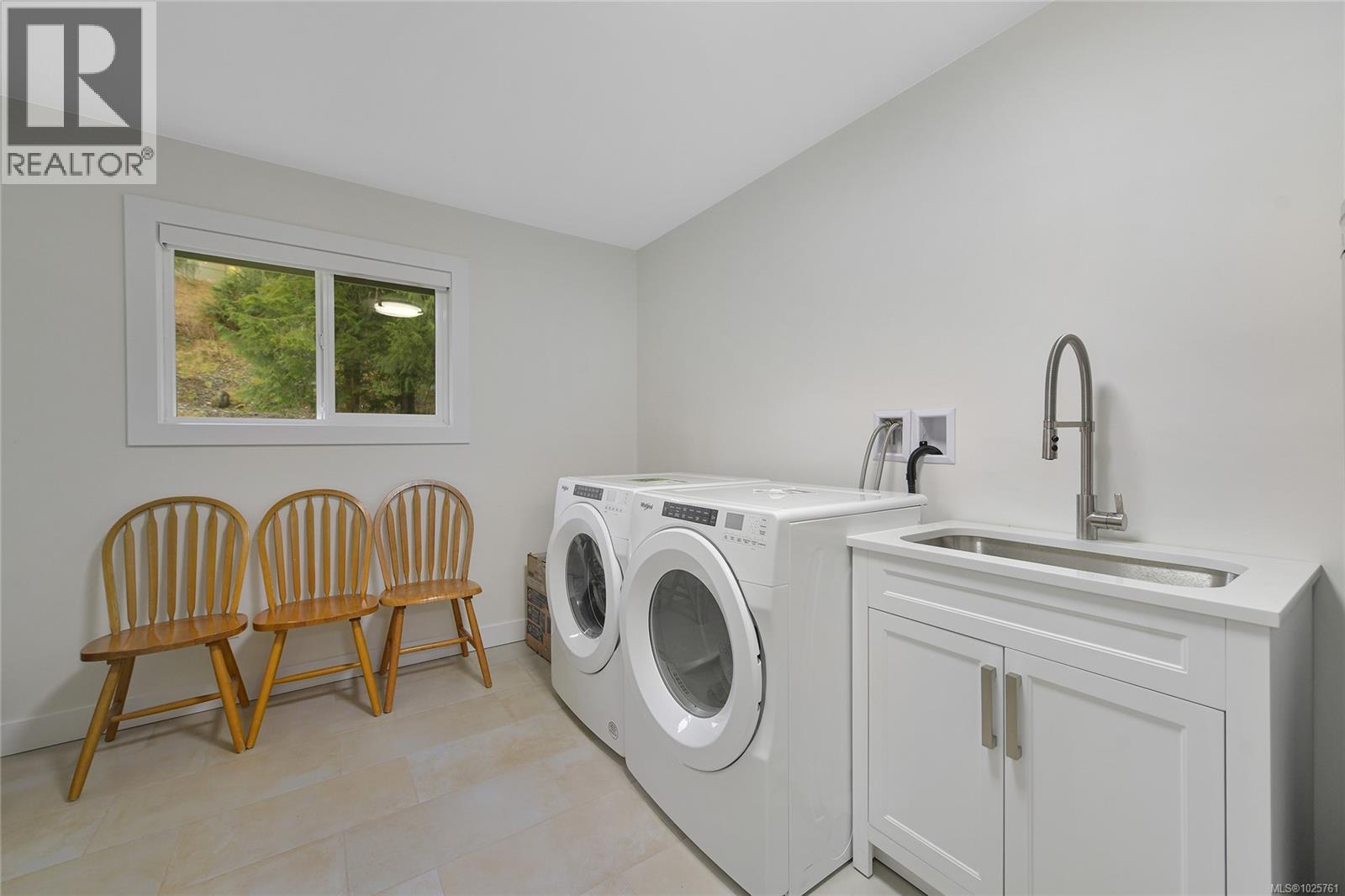 16995 Wickanninish Rd, Port Renfrew