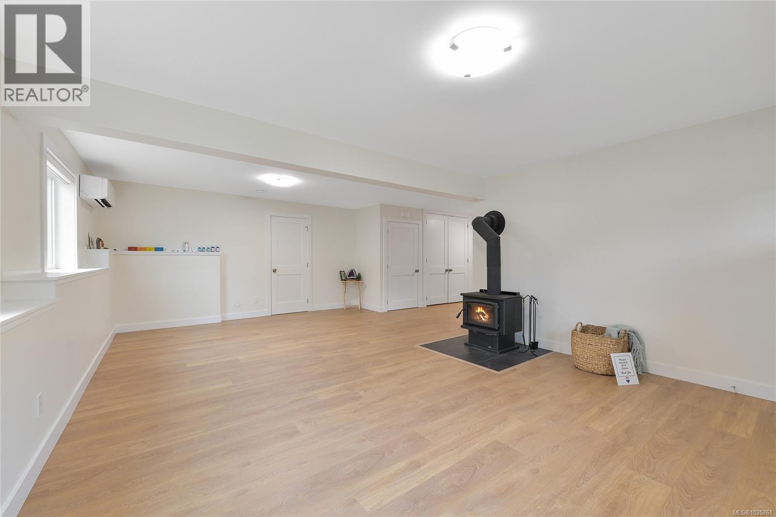 16995 Wickanninish Rd, Port Renfrew