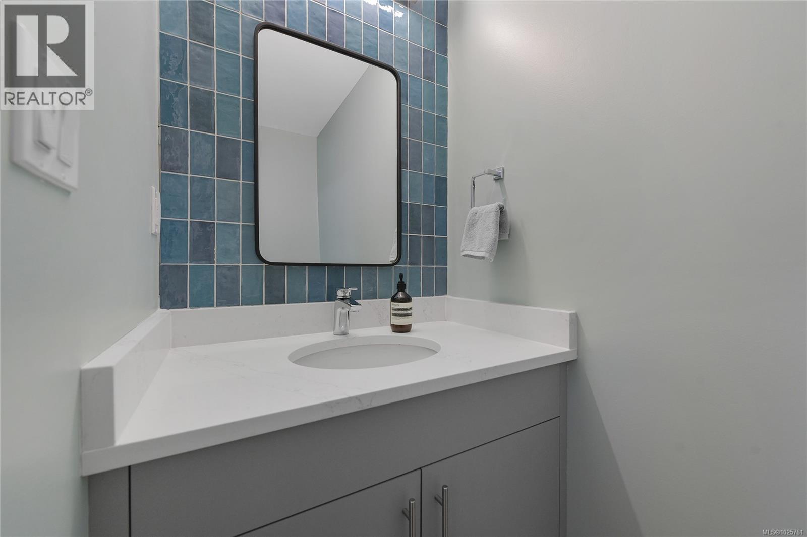 16995 Wickanninish Rd, Port Renfrew