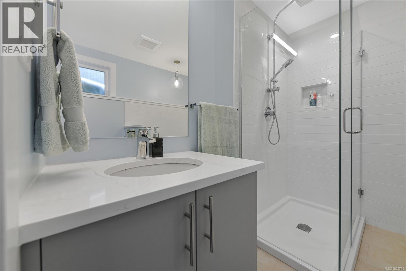 16995 Wickanninish Rd, Port Renfrew