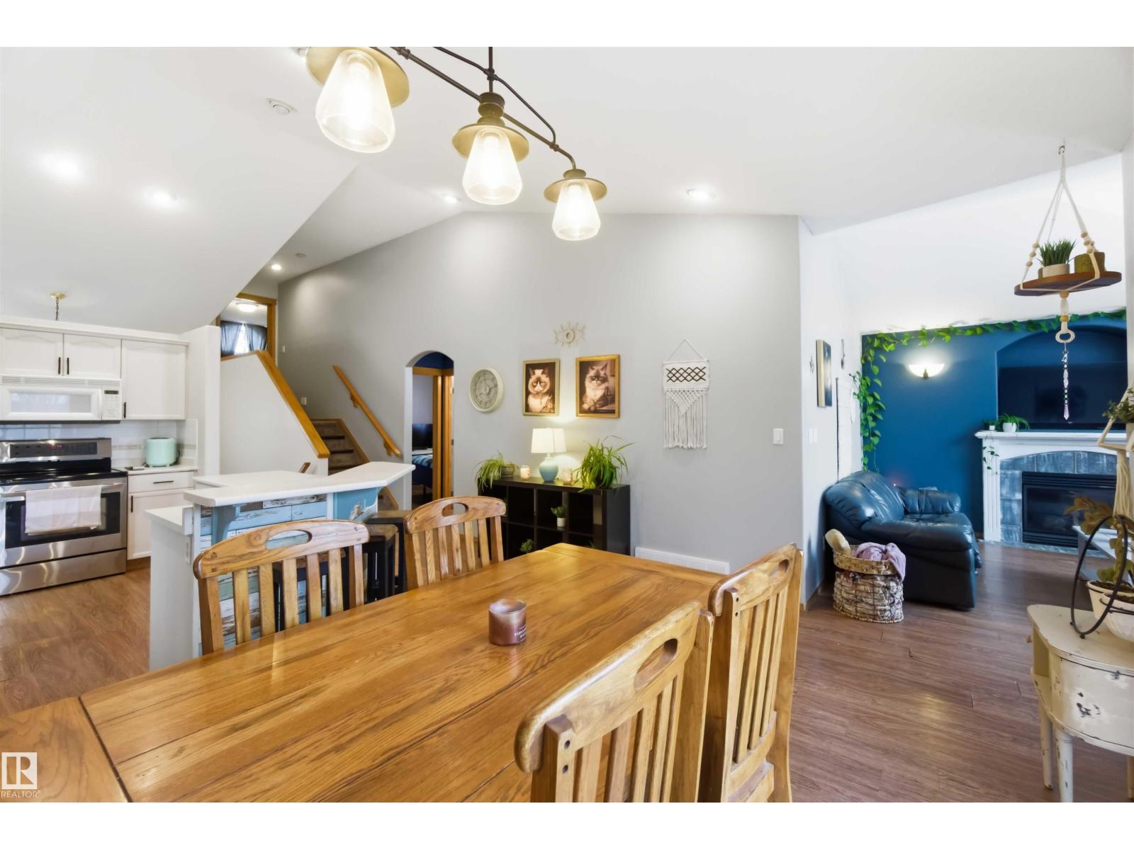 1304 OAKLAND CR, Devon