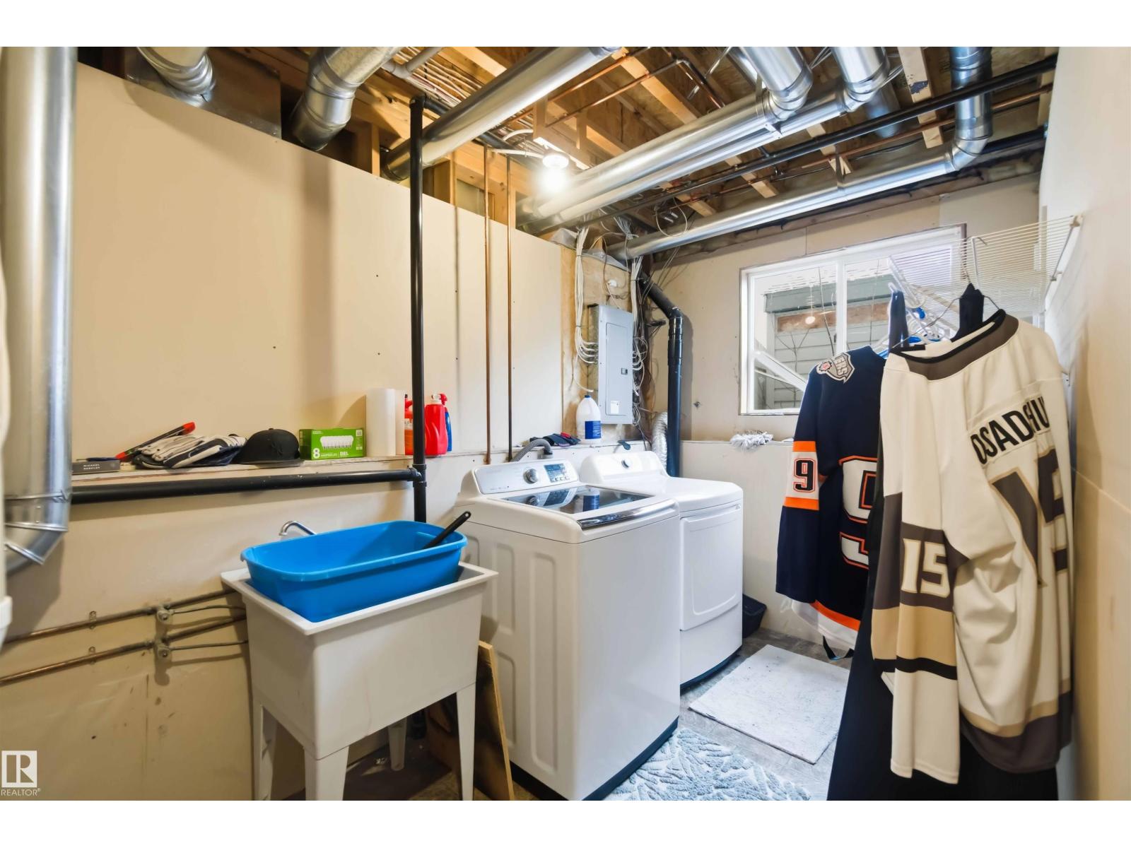 1304 OAKLAND CR, Devon