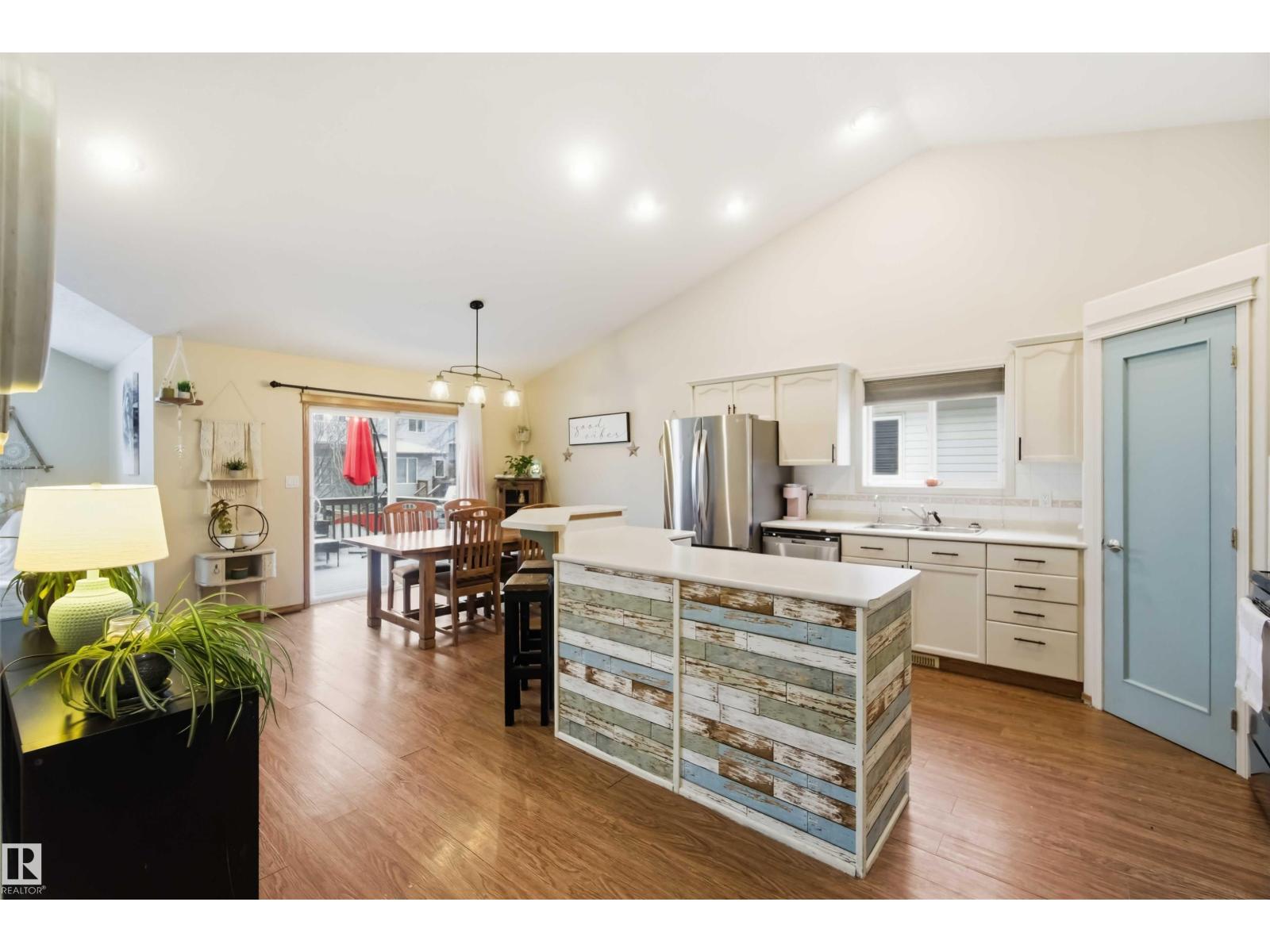 1304 OAKLAND CR, Devon