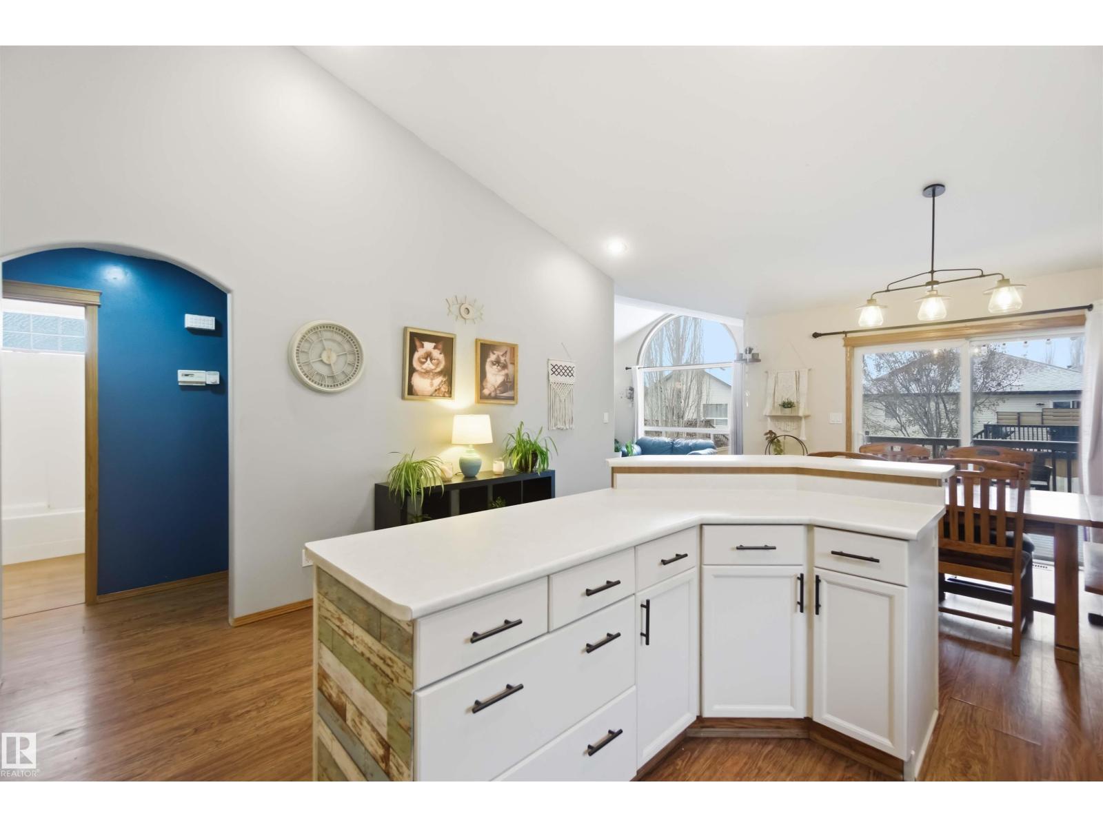 1304 OAKLAND CR, Devon