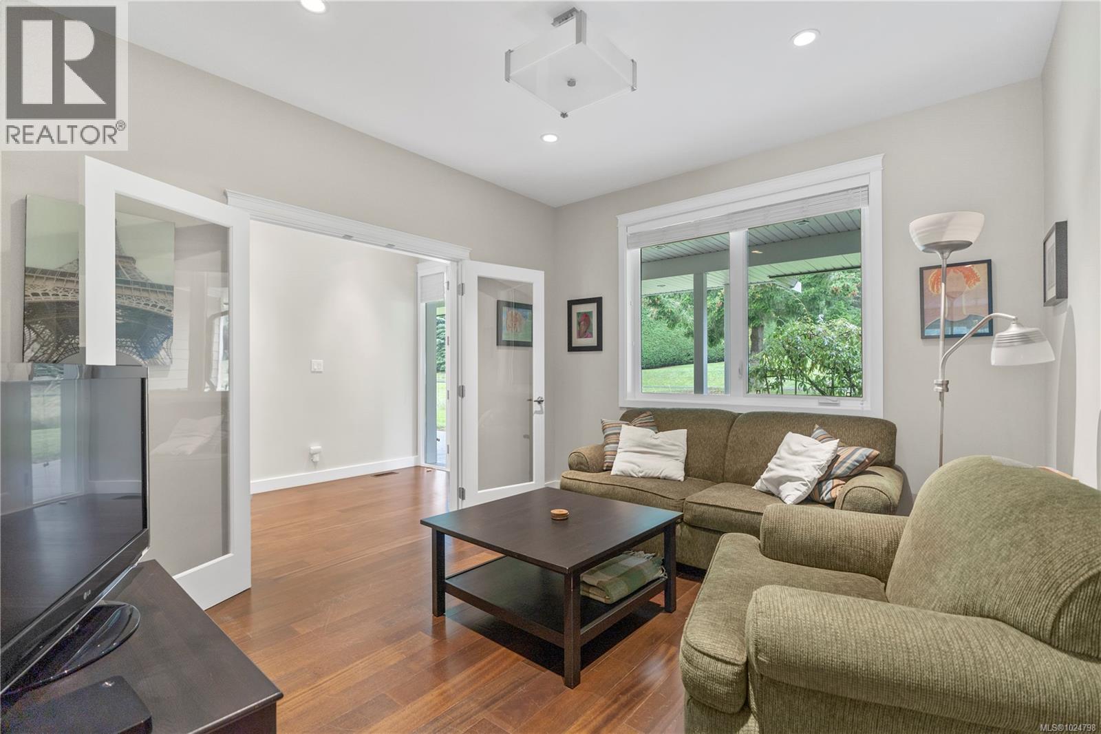  11329 Hummingbird Place, North Saanich