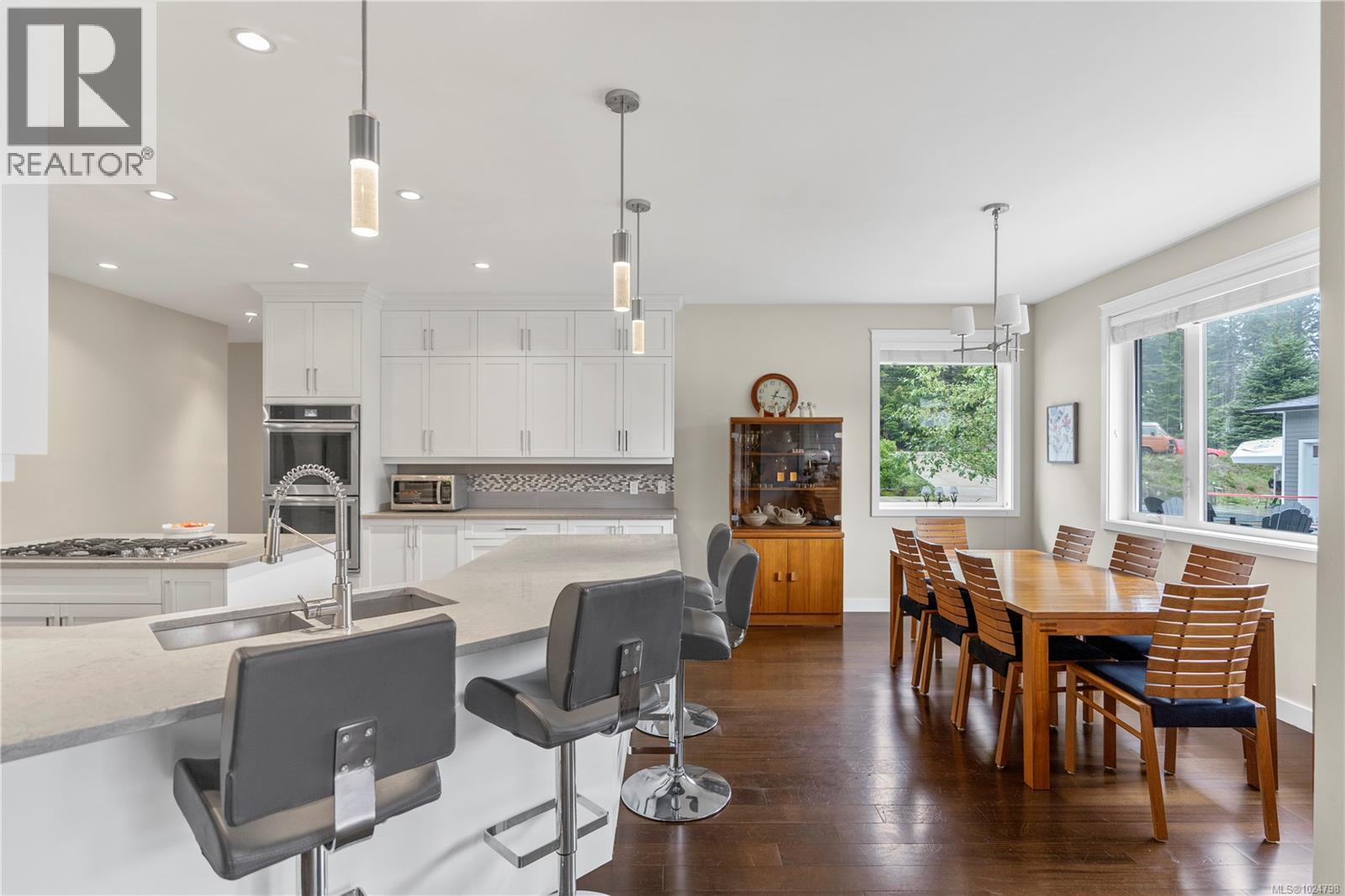  11329 Hummingbird Place, North Saanich