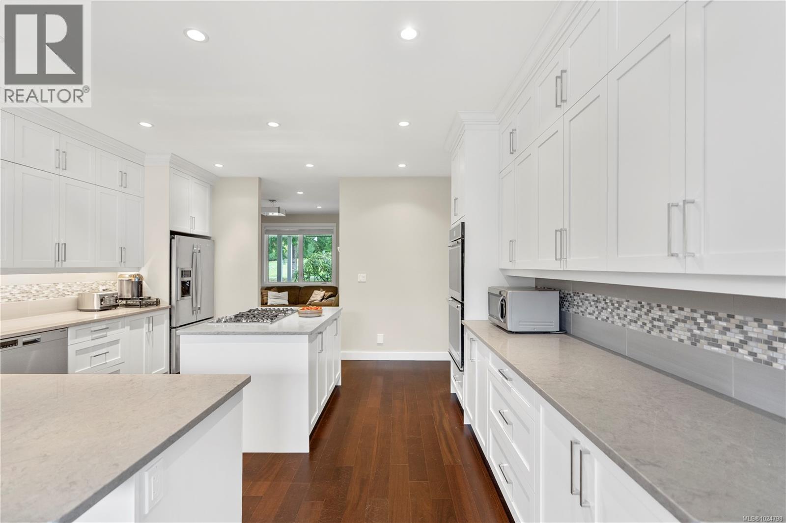  11329 Hummingbird Place, North Saanich