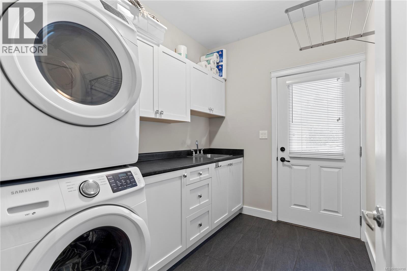  11329 Hummingbird Place, North Saanich