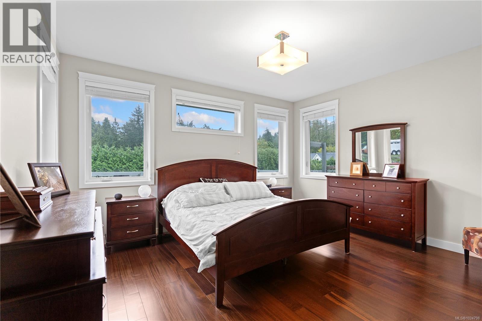  11329 Hummingbird Place, North Saanich