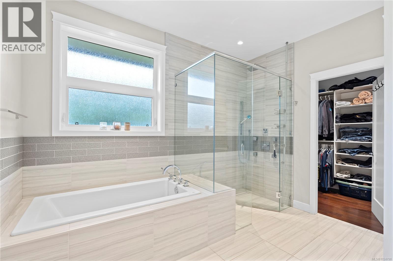  11329 Hummingbird Place, North Saanich