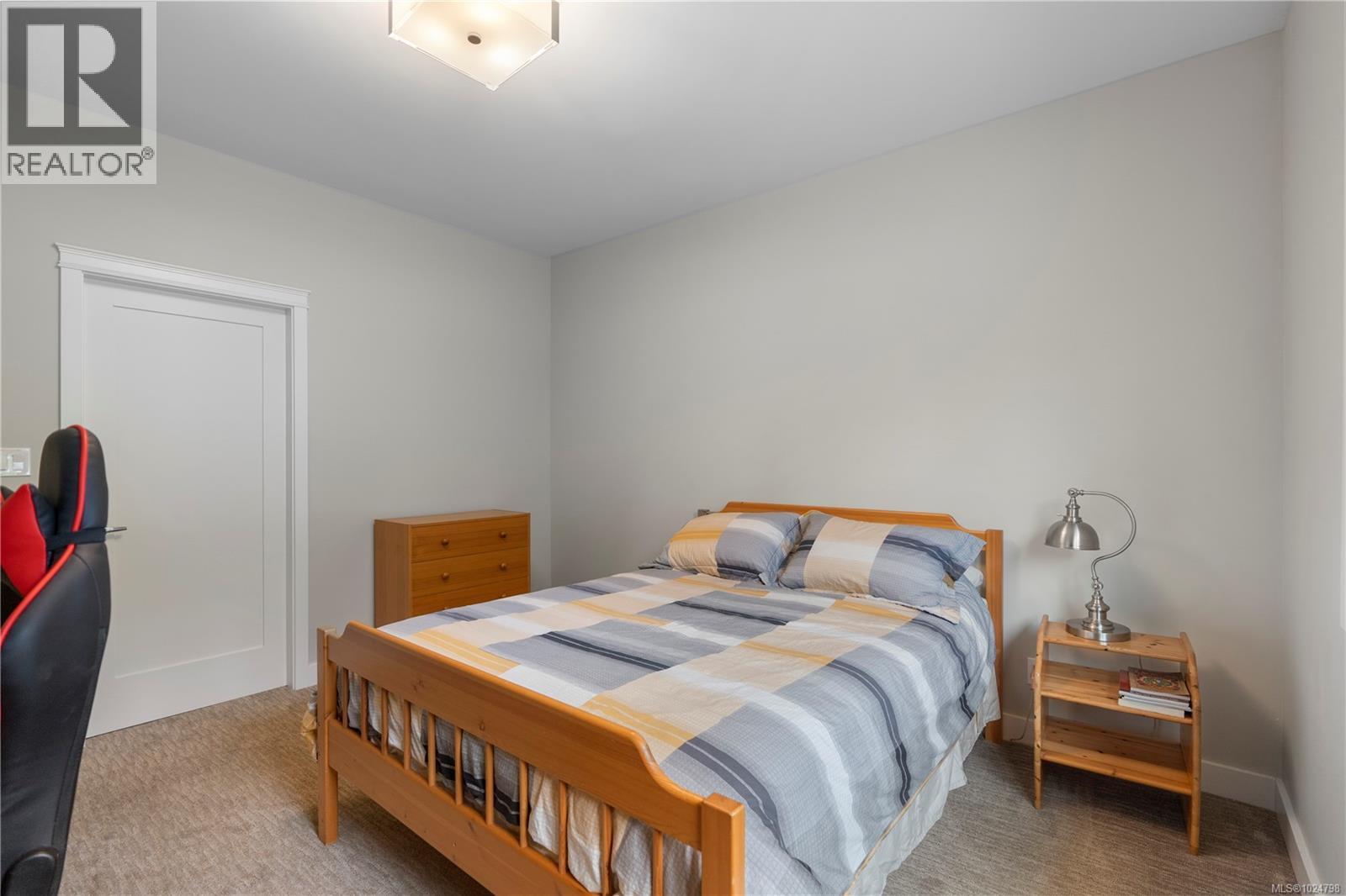  11329 Hummingbird Place, North Saanich