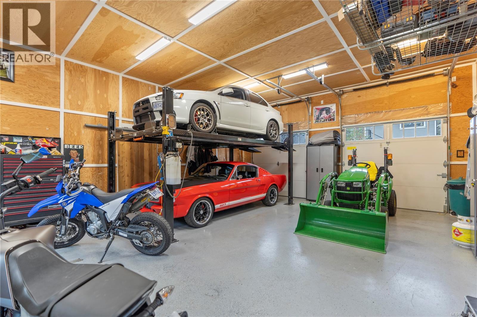  11329 Hummingbird Place, North Saanich