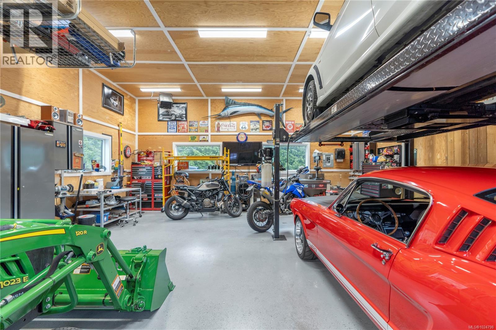  11329 Hummingbird Place, North Saanich