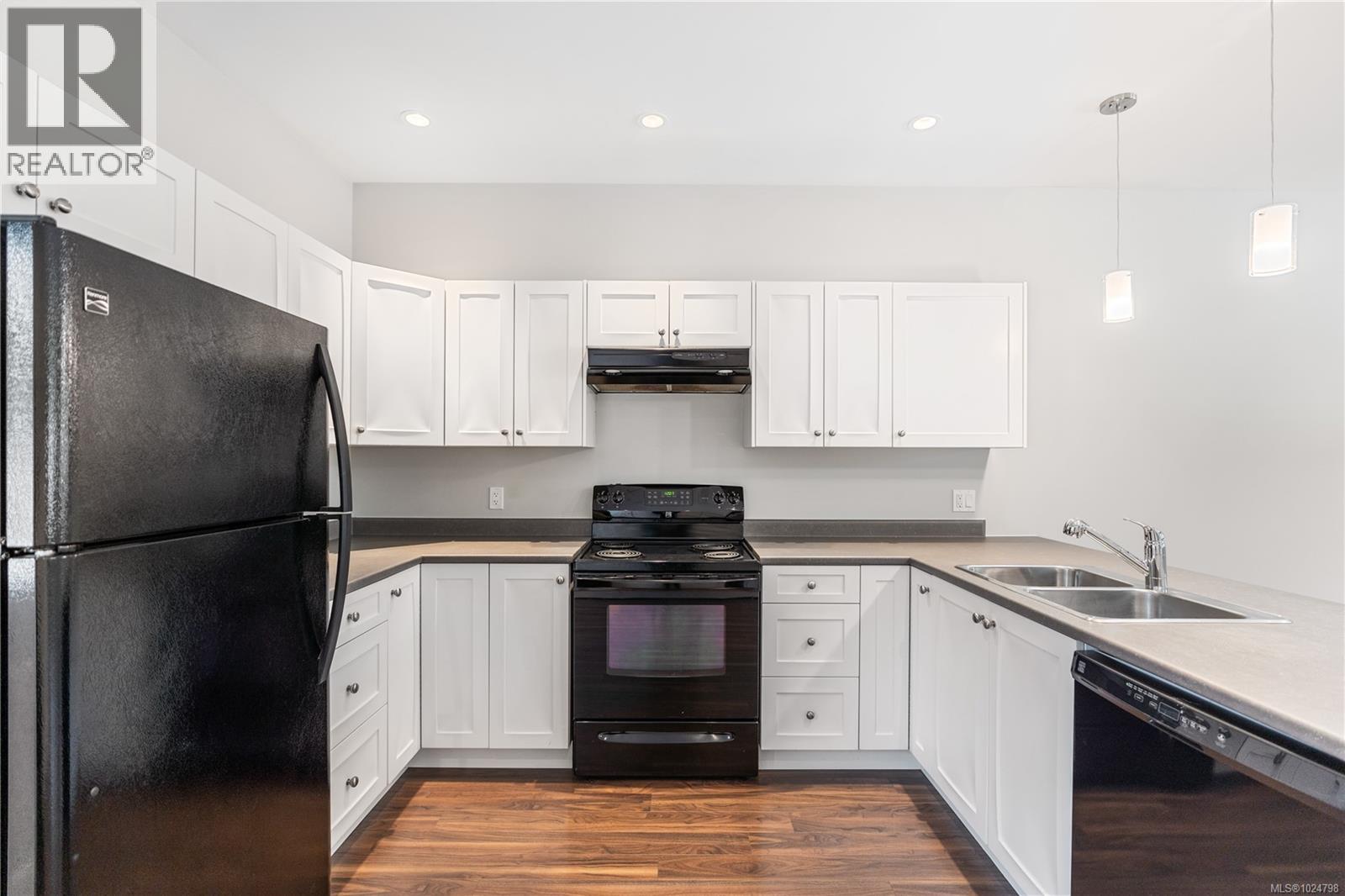  11329 Hummingbird Place, North Saanich