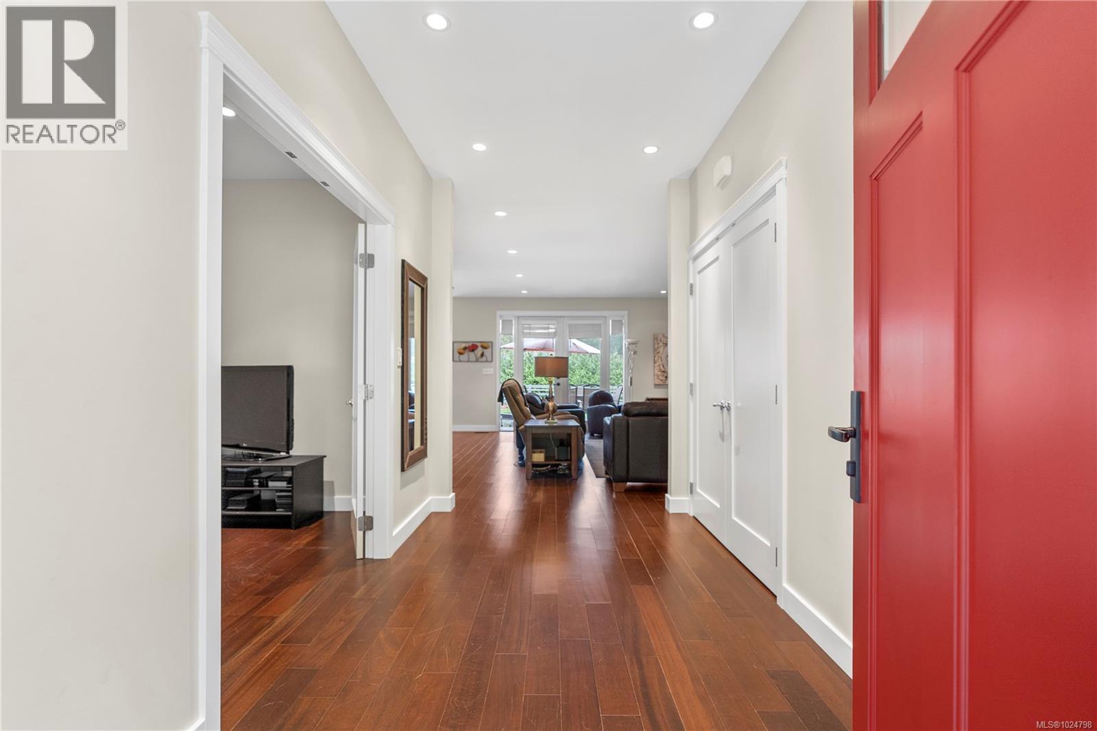  11329 Hummingbird Place, North Saanich