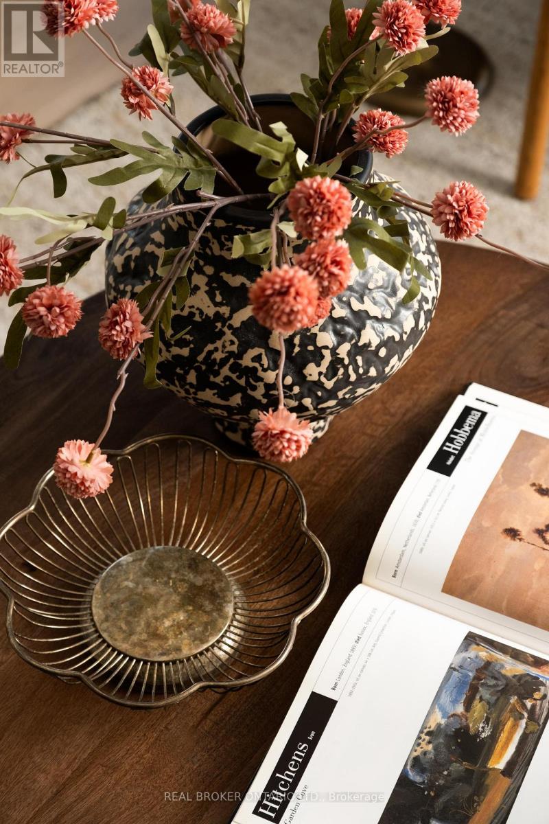 704 - 900 MOUNT PLEASANT ROAD - Photo 3 of 27, Toronto (Mount Pleasant West), Ontario