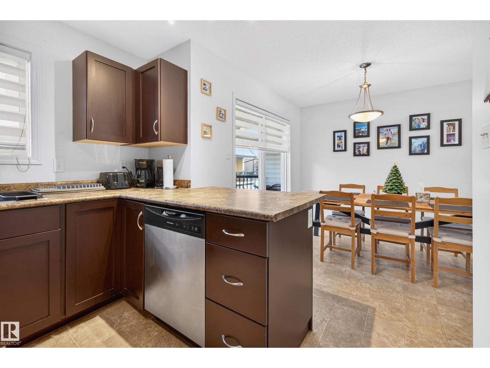 #52 12004 22 AV SW, Edmonton