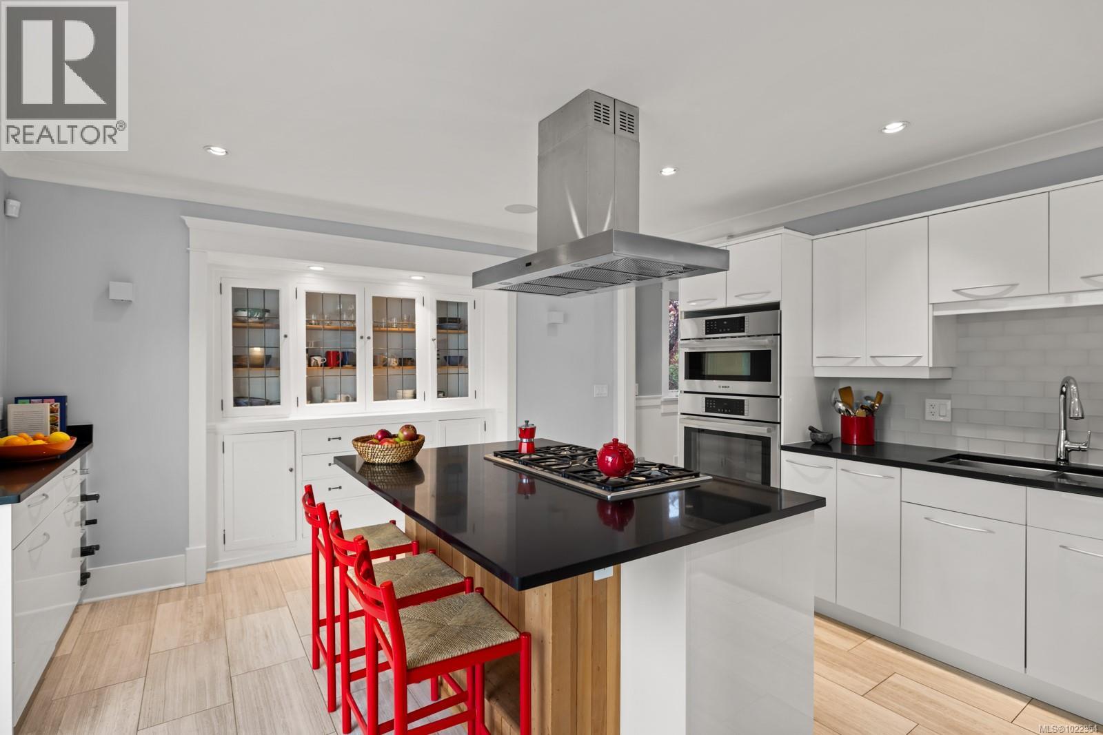  404 Constance Avenue, Esquimalt