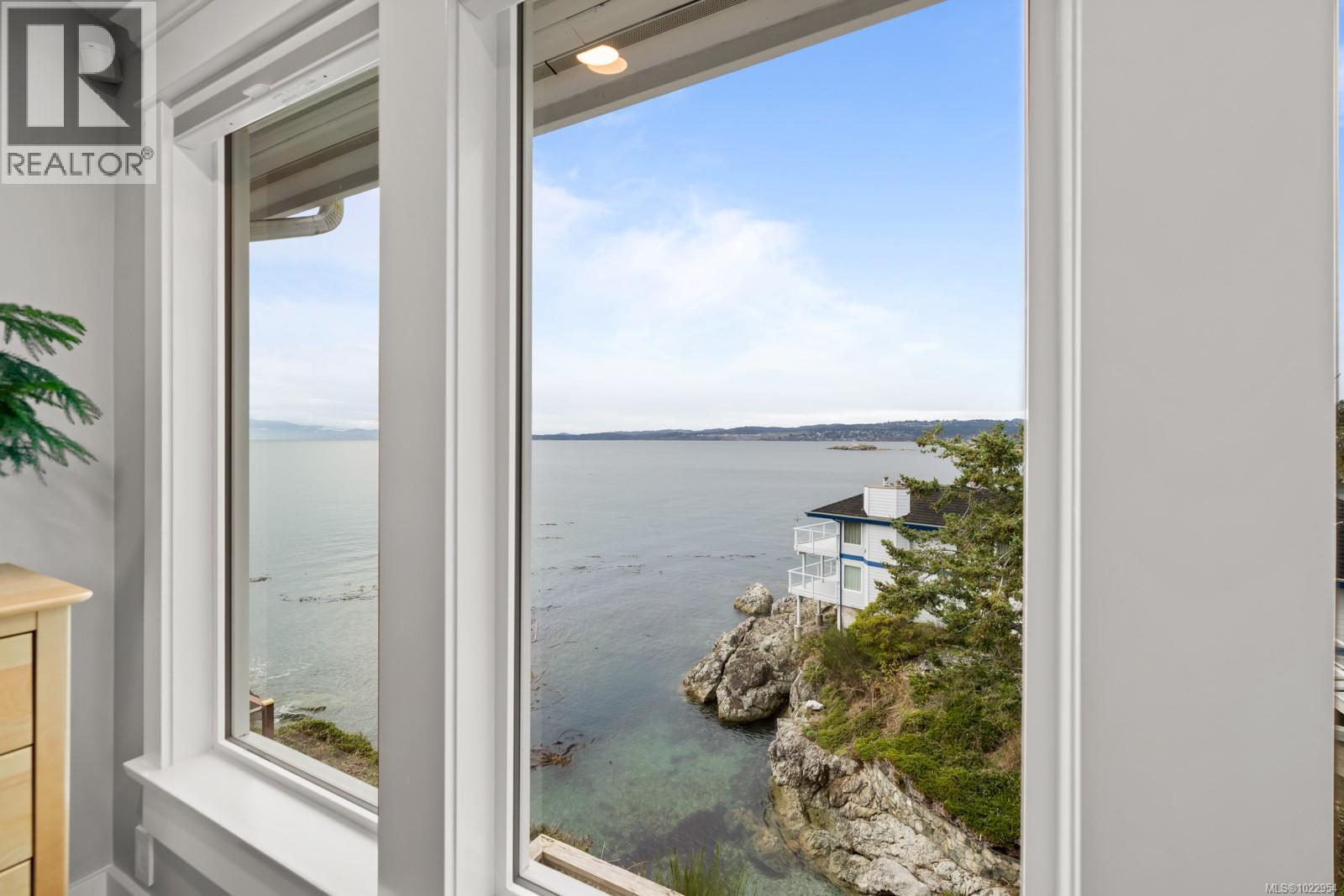  404 Constance Avenue, Esquimalt