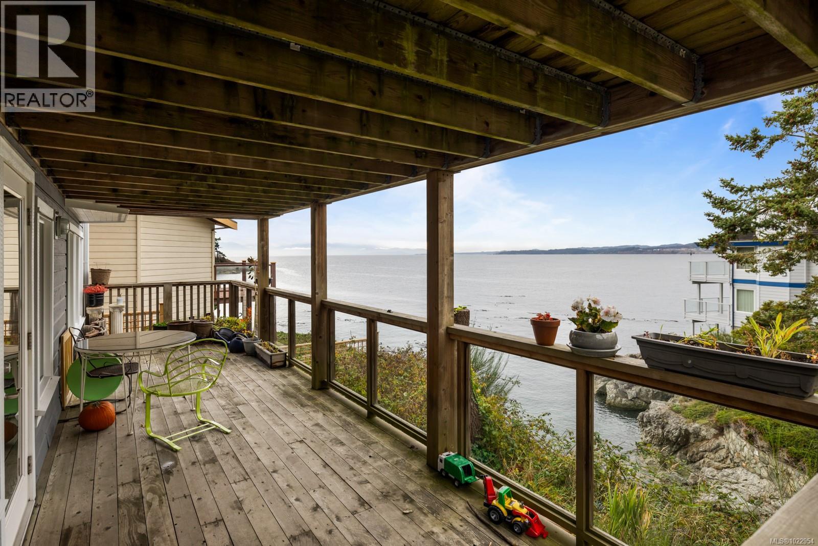  404 Constance Avenue, Esquimalt