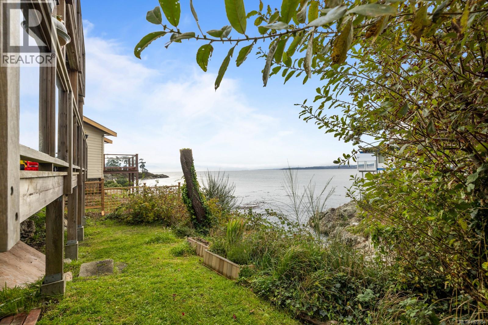  404 Constance Avenue, Esquimalt