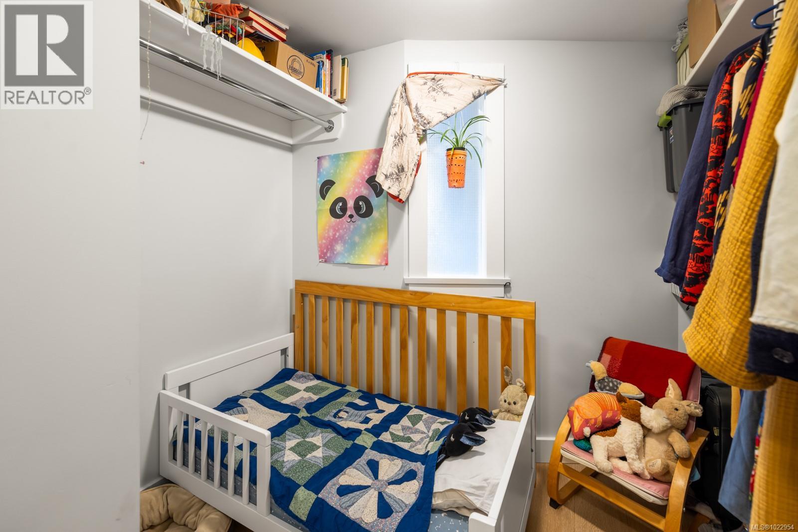  404 Constance Avenue, Esquimalt