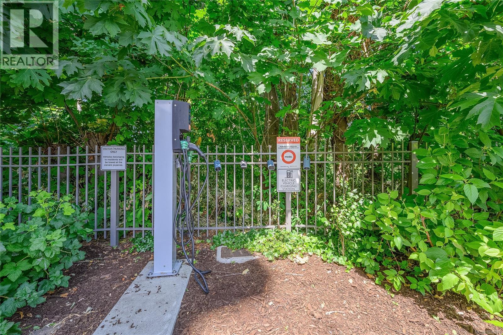 #212 20 BARSBY AVE - 23