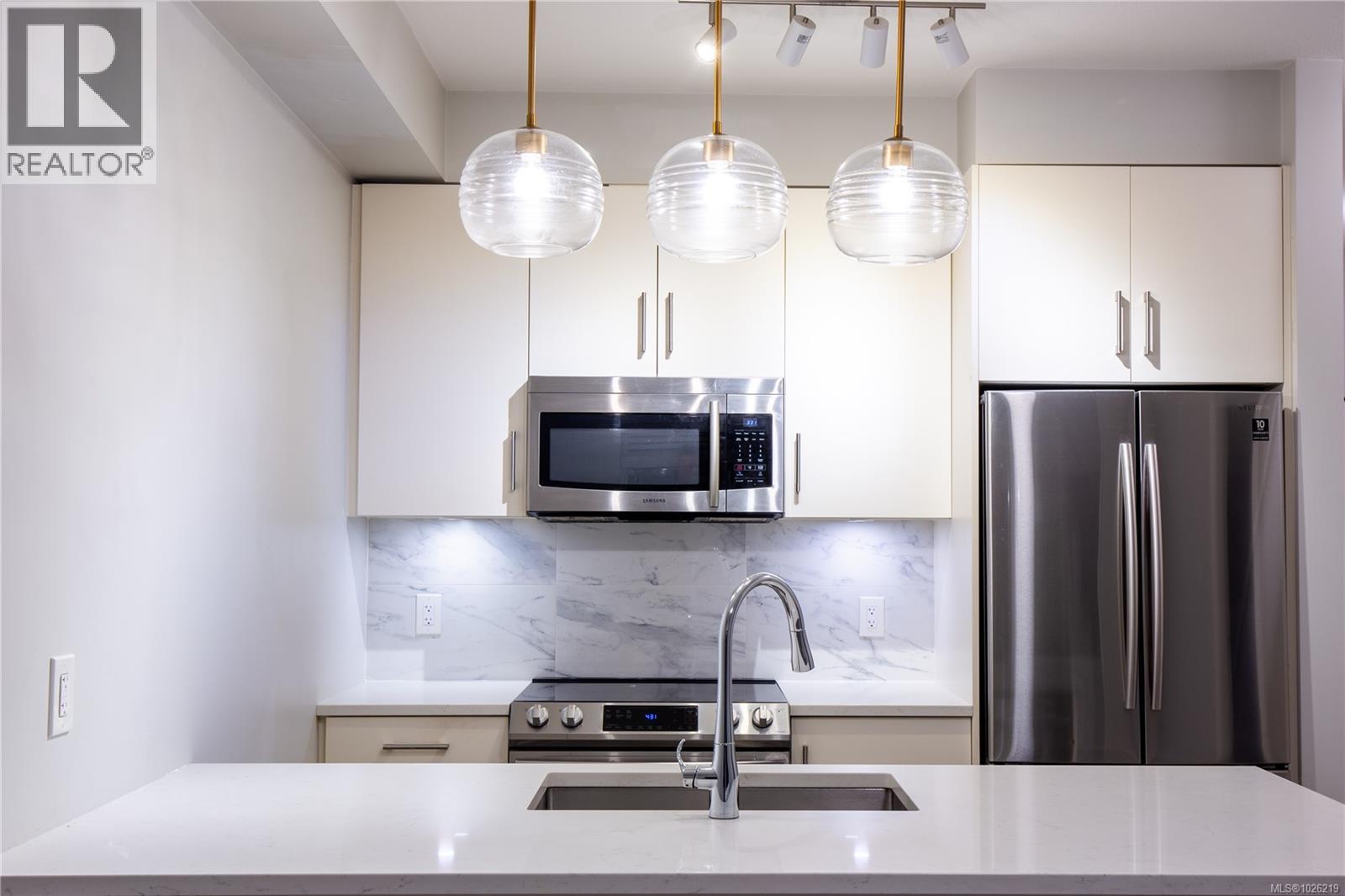 #212 20 BARSBY AVE - 10