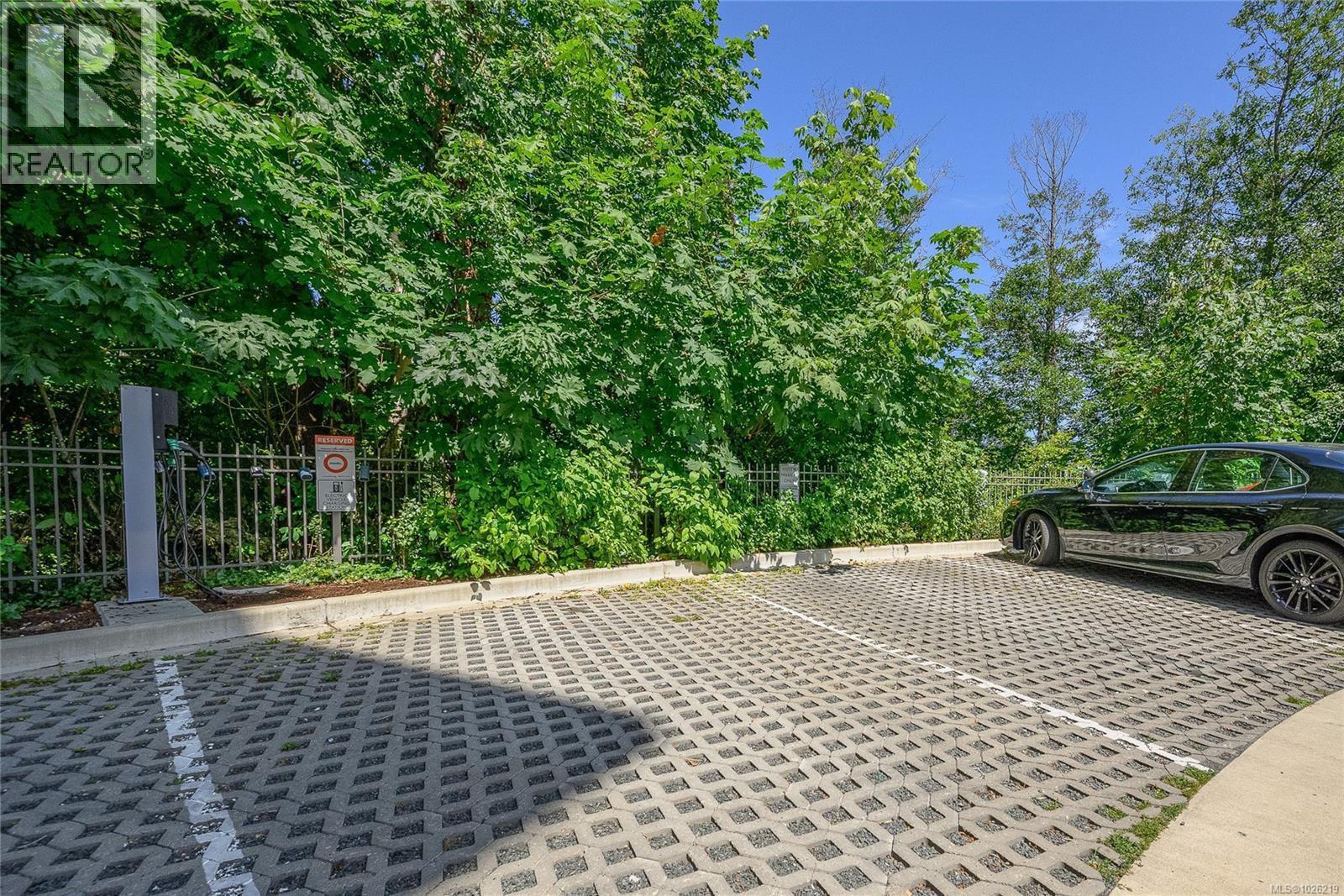 #212 20 BARSBY AVE - 22