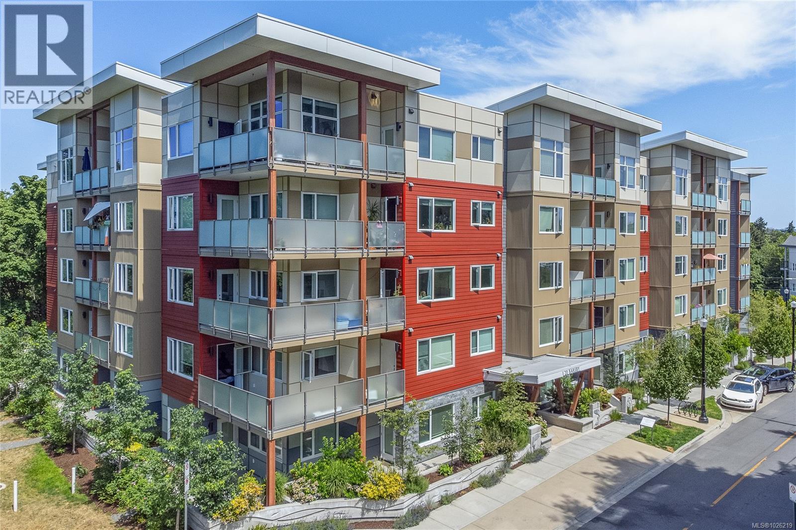 #212 20 BARSBY AVE - 24