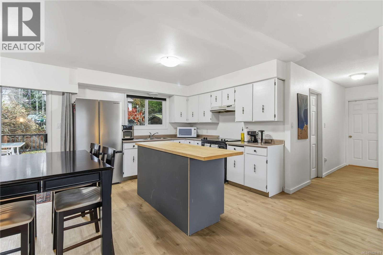  4370 Elnido Crescent, Saanich