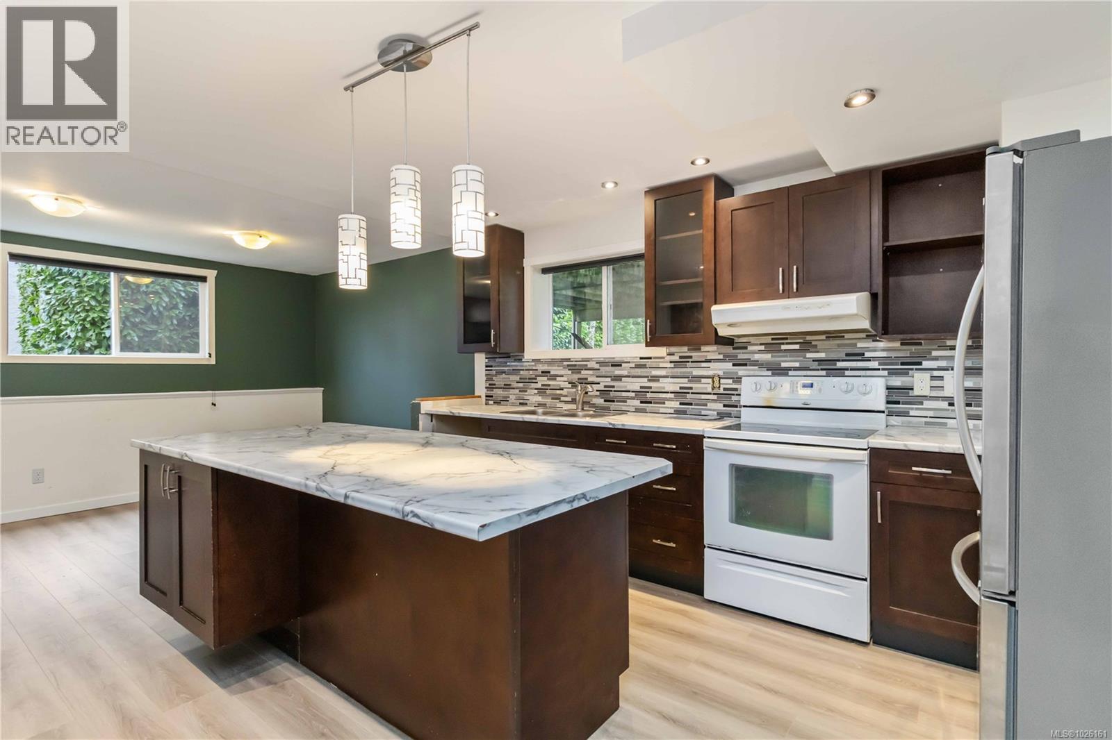  4370 Elnido Crescent, Saanich