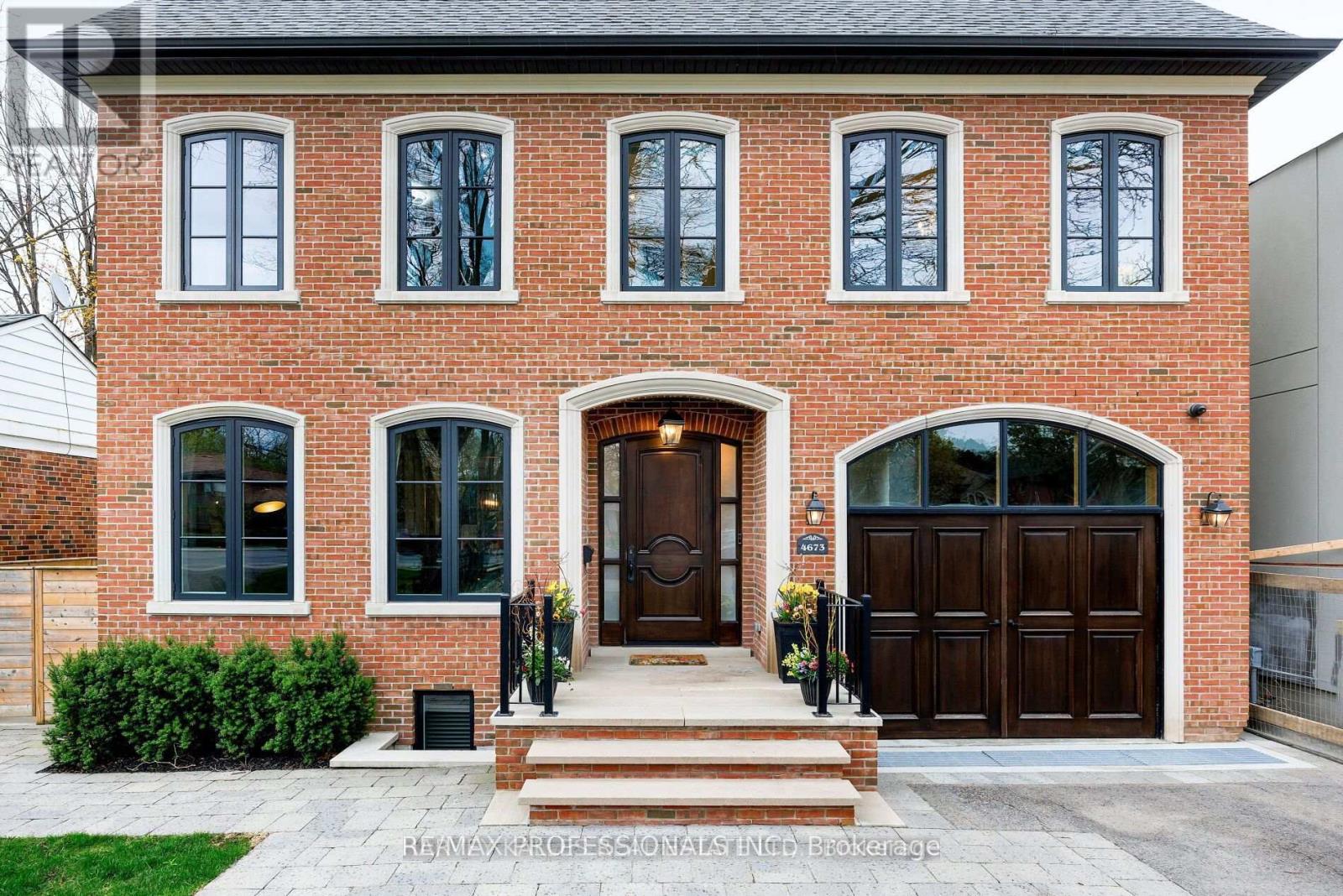 4673 Dundas Street West