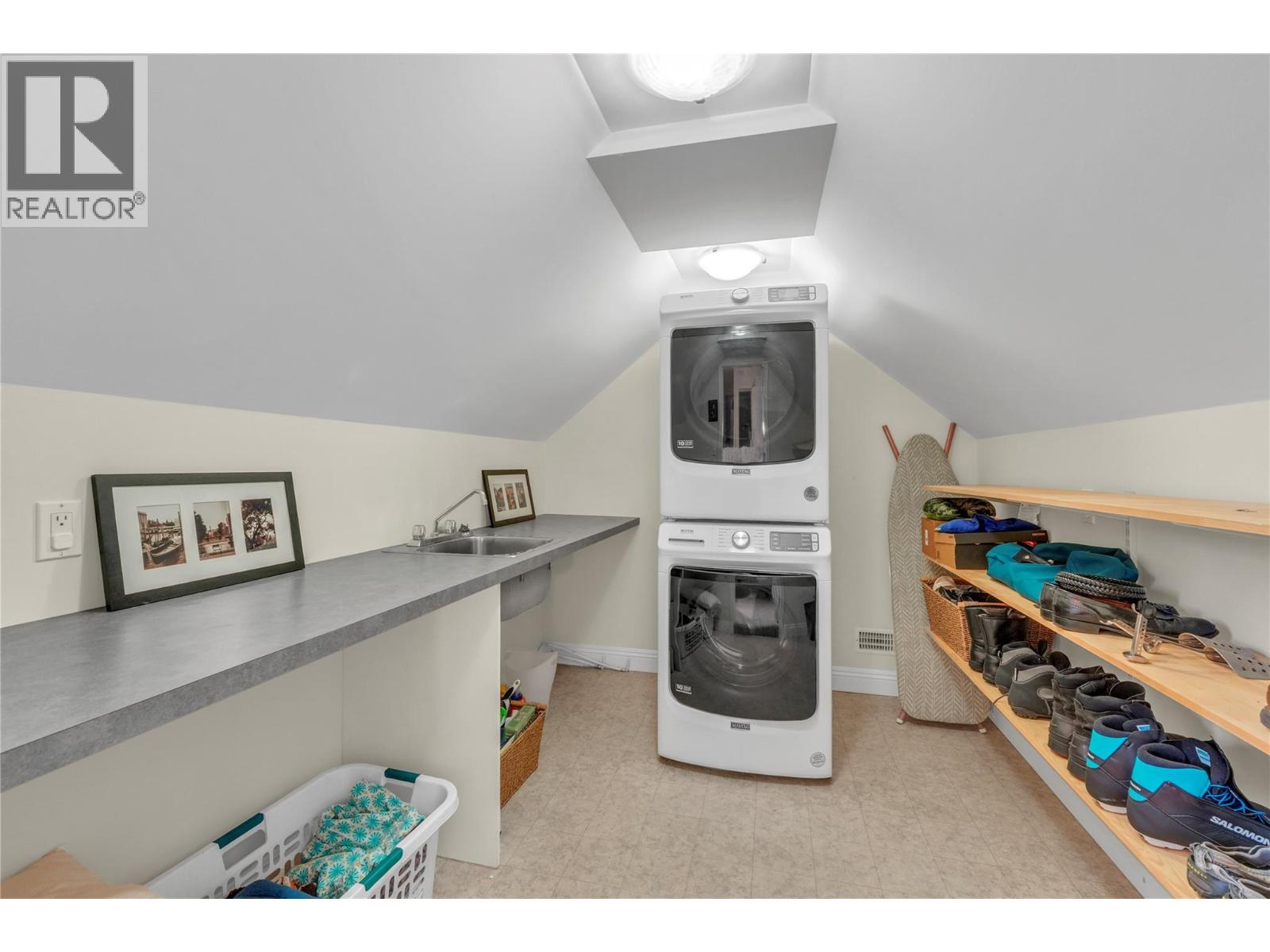 5733 Clark Street, Summerland