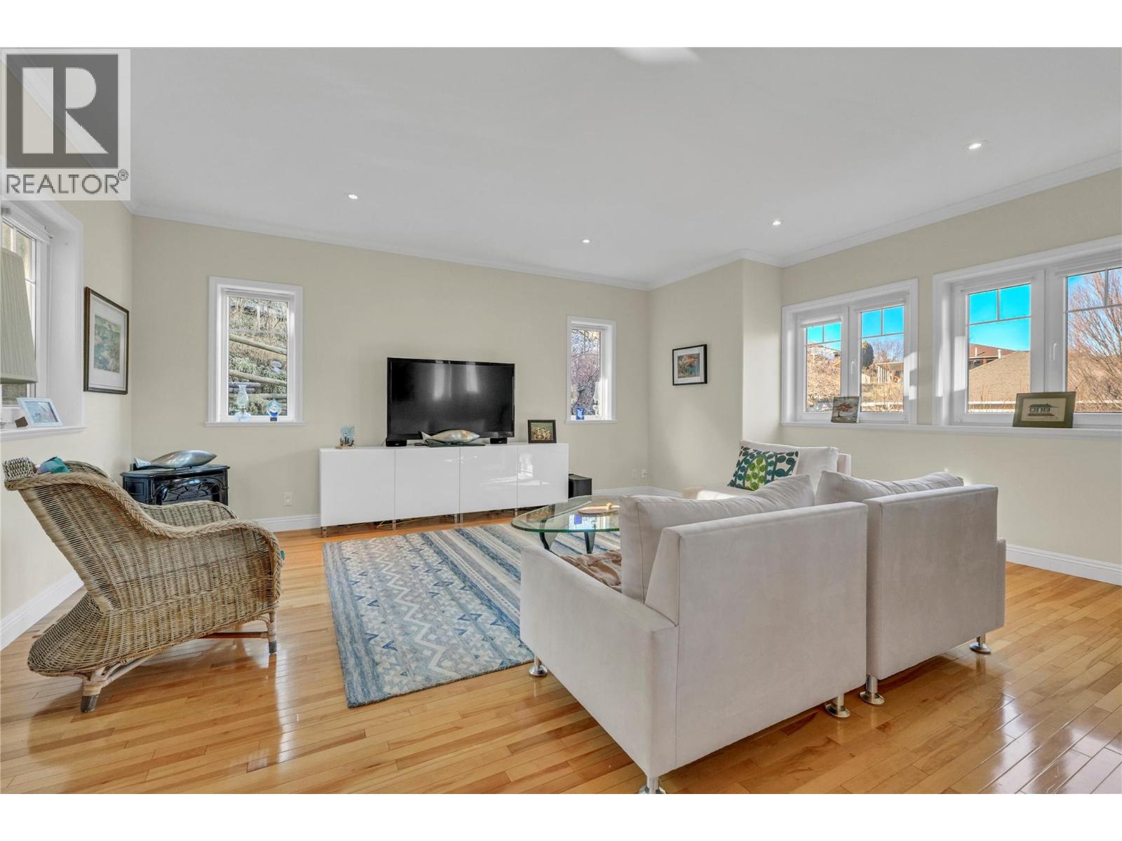 5733 Clark Street, Summerland