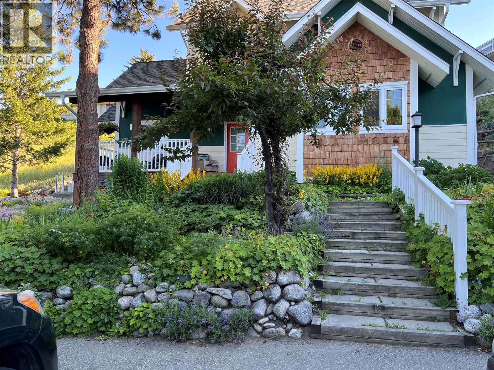 5733 Clark Street, Summerland