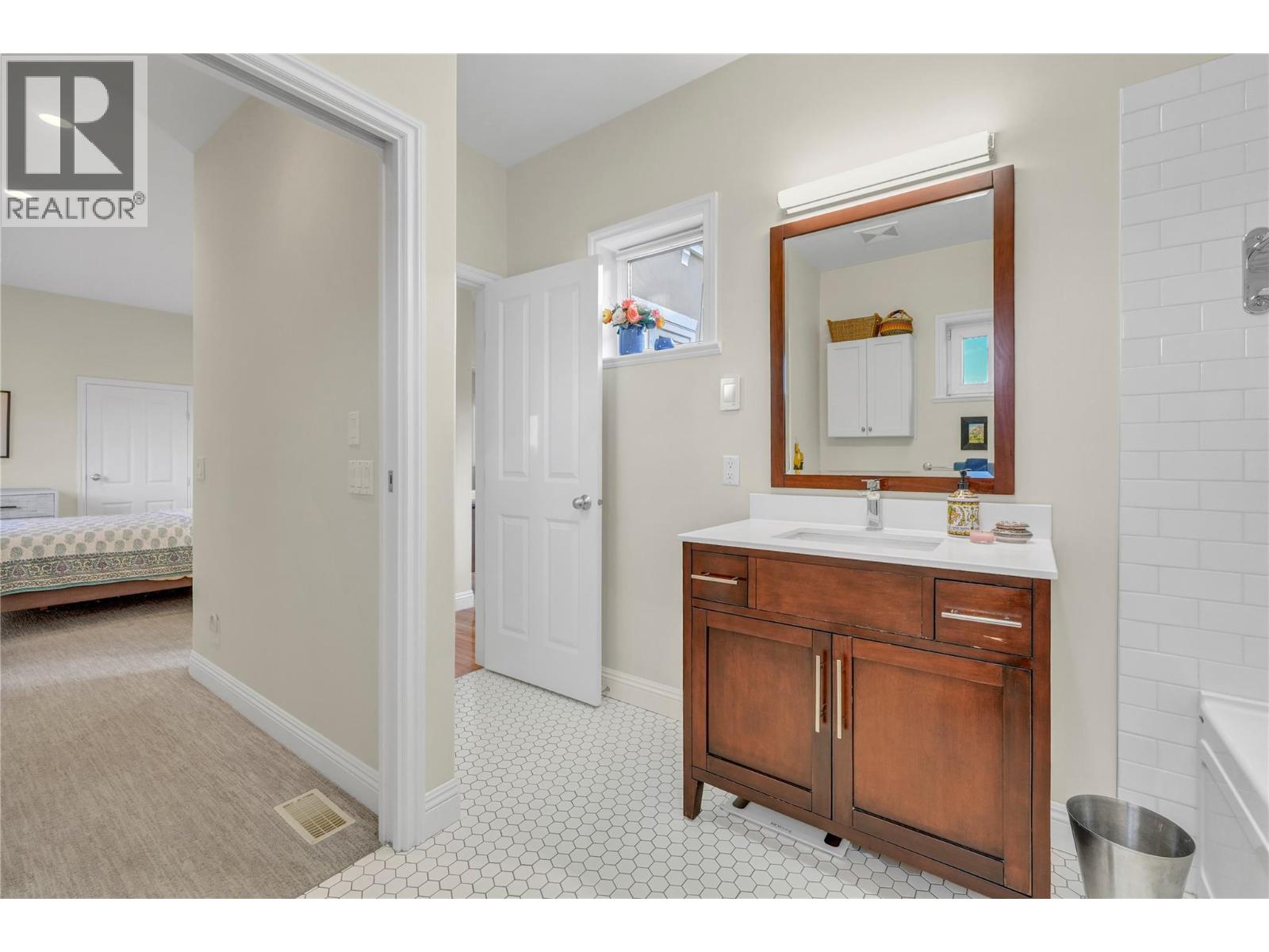 5733 Clark Street, Summerland