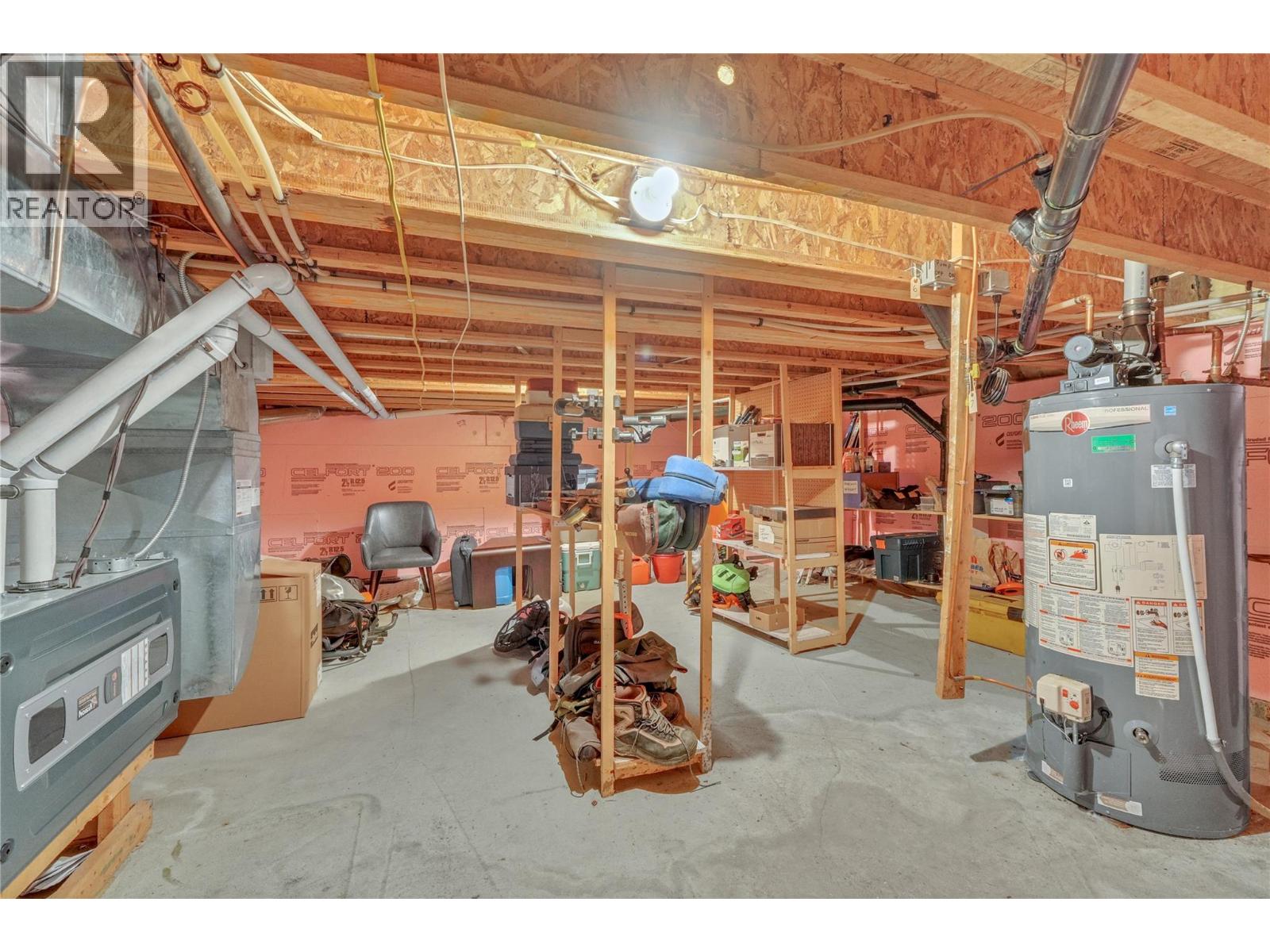 5733 Clark Street, Summerland