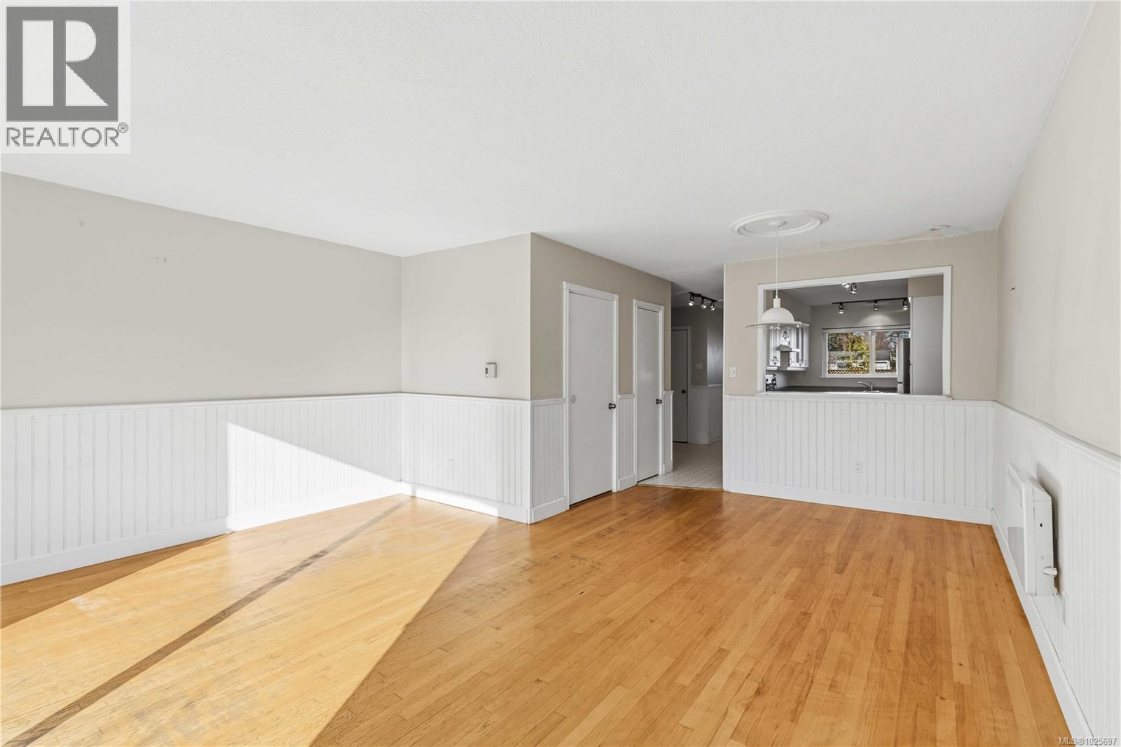 9 10145 Third St - Photo 3 of 29, Sidney, British Columbia