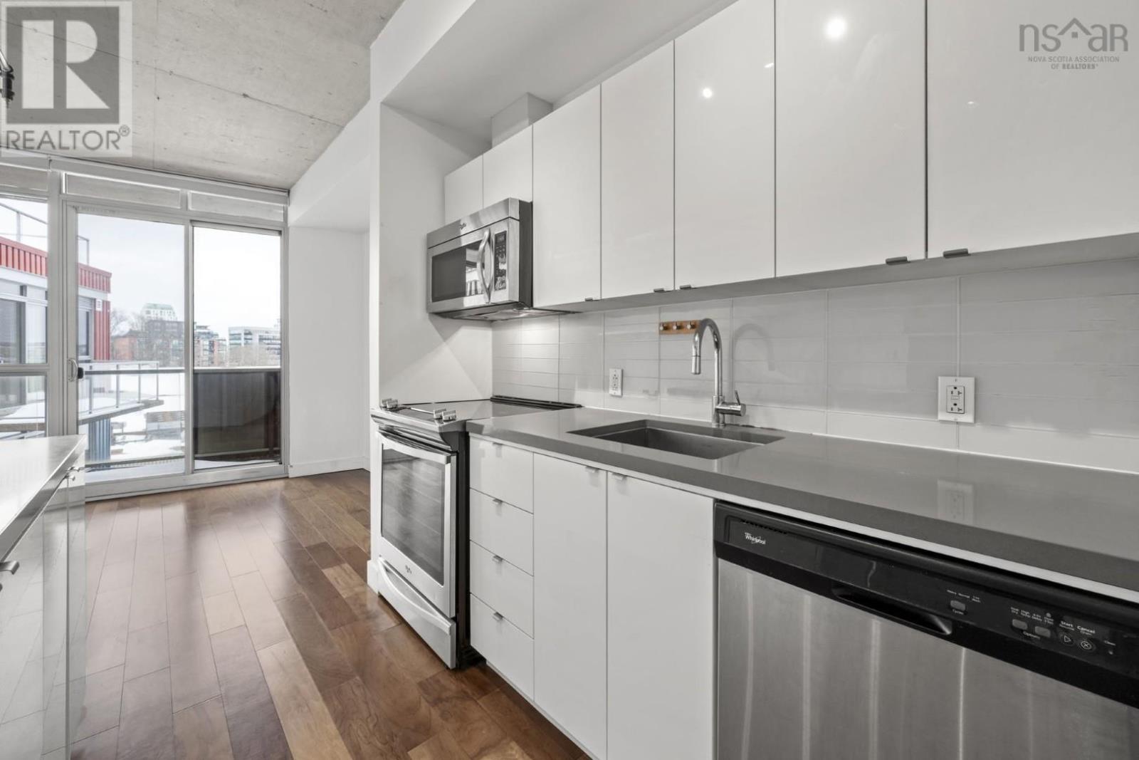 Property 12 of 43 of 527 1065 Barrington Street