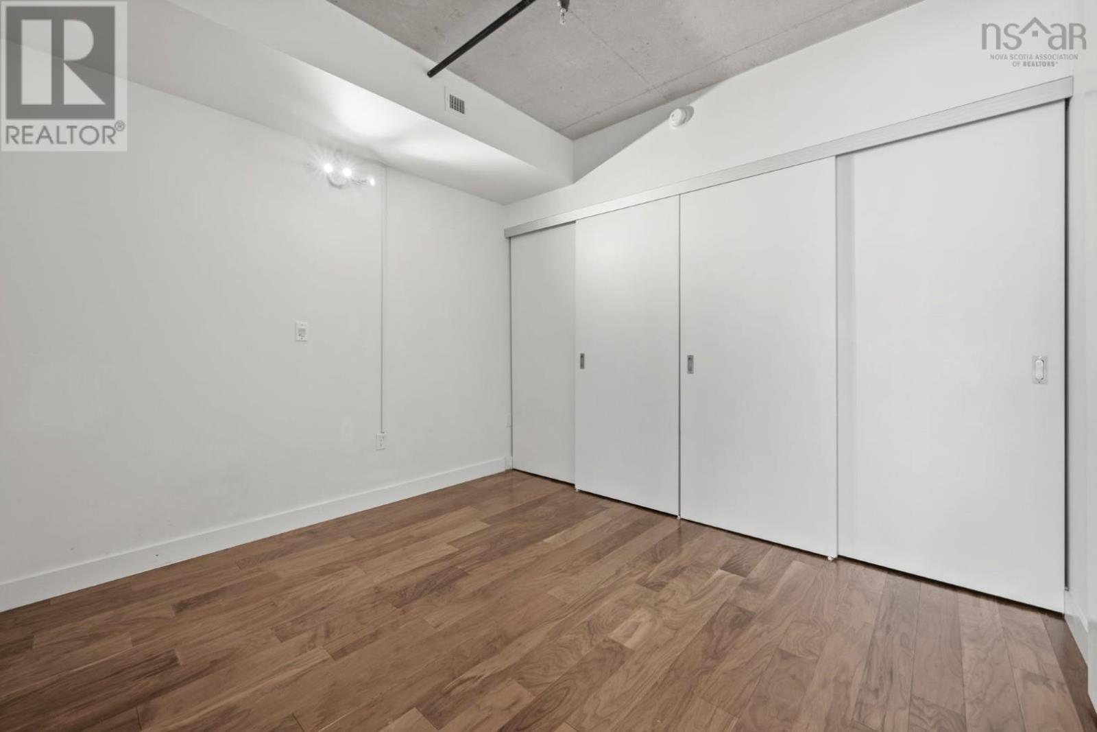 Property 21 of 43 of 527 1065 Barrington Street