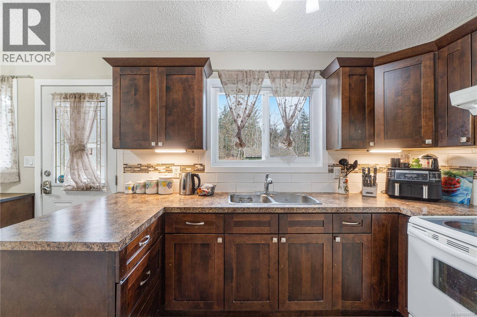 5333 Maebelle Rd, Port Alberni