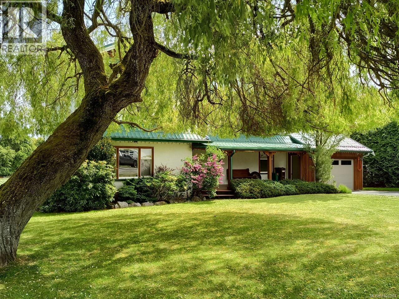 9159 East Saanich Rd - 1