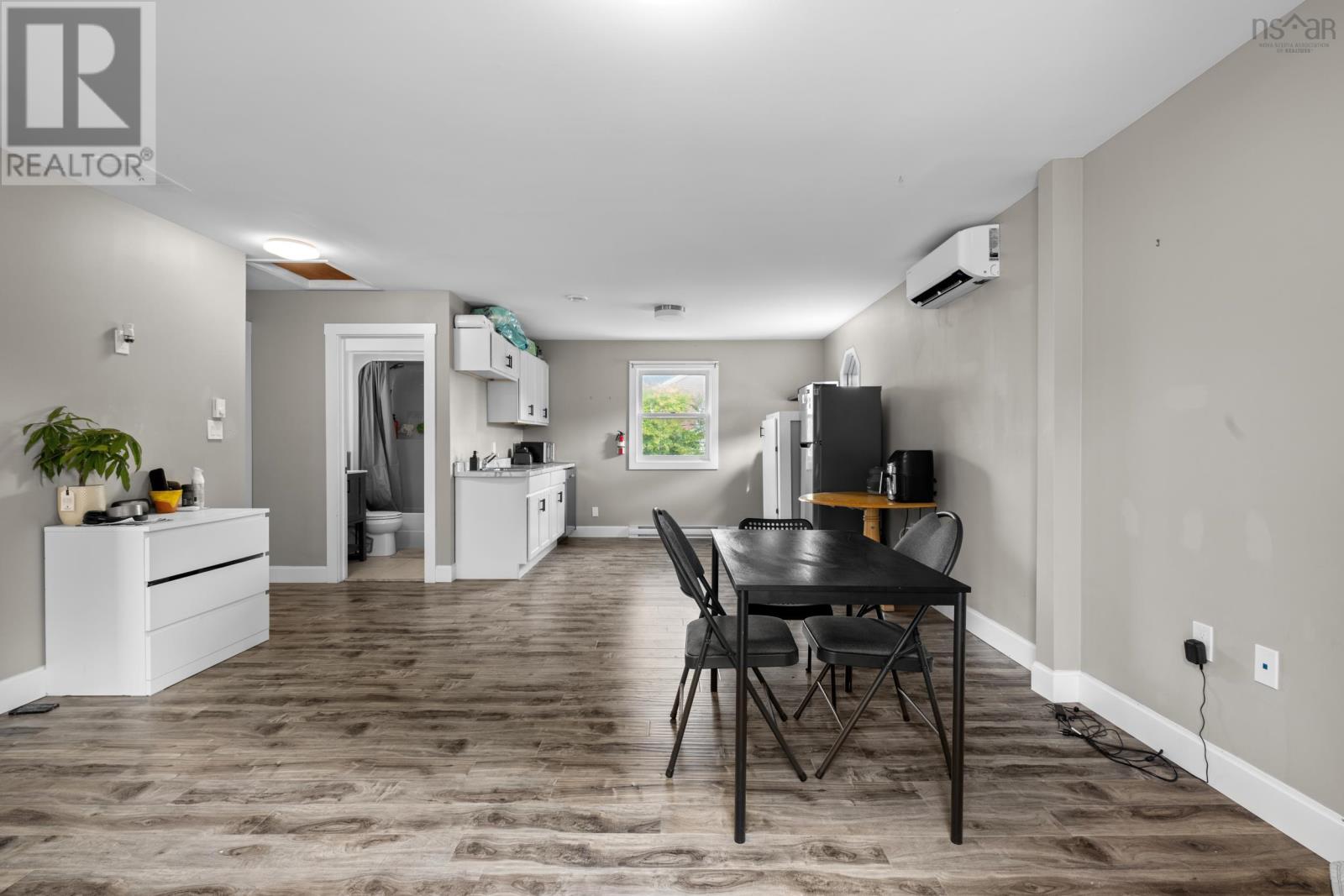 Property 33 of 50 of 2793 Connolly Street