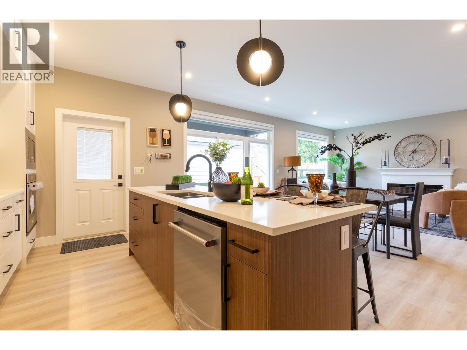 3 1211 THOMAS AVENUE, Coquitlam