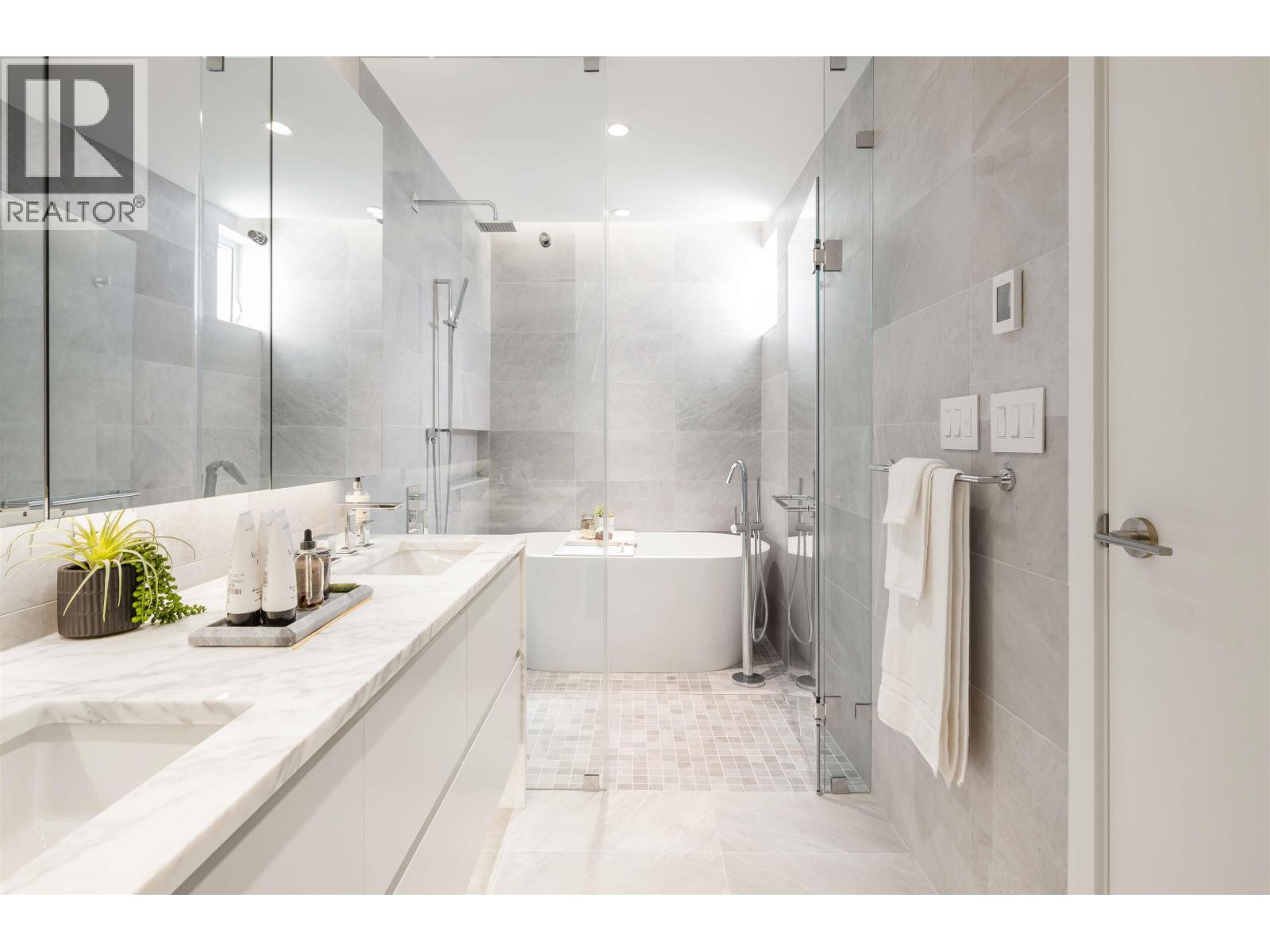 598 ARTHUR ERICKSON PLACE, West Vancouver