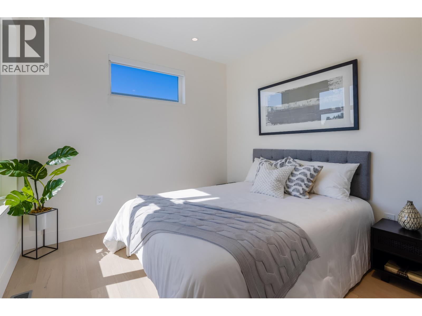 598 ARTHUR ERICKSON PLACE, West Vancouver