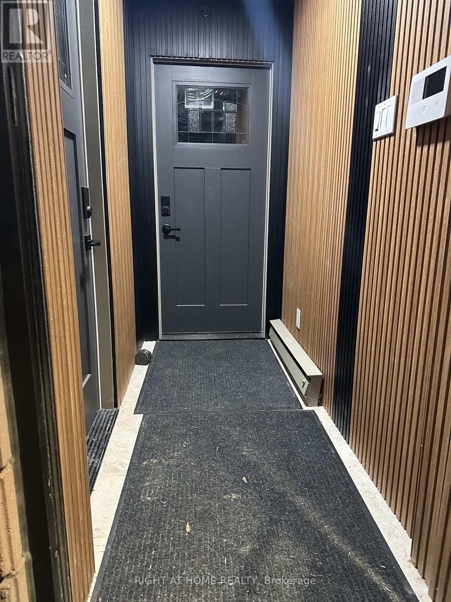 4 - 1228 GORHAM STREET - Photo 3 of 27, Newmarket (Newmarket Industrial Park), Ontario