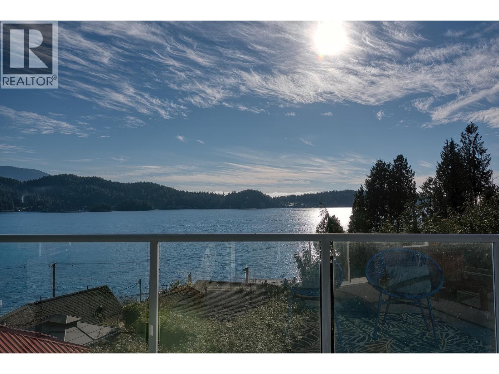 481 CENTRAL AVENUE, Gibsons